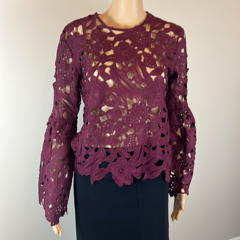 Romeo + Juliet Couture 70’s burgundy lace flare sleeve top